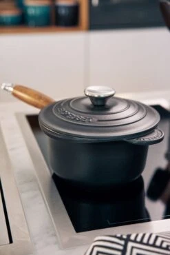 Le Creuset Signature Sauce Pan Wooden Handle -Deuteres Shop 21139180000460 LS 00005 1280x1280