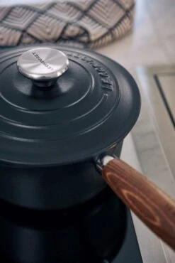 Le Creuset Signature Sauce Pan Wooden Handle -Deuteres Shop 21139180000460 LS 00006 1280x1280