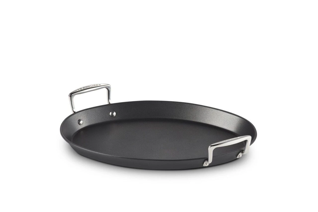 Le Creuset Toughened Nonstick Oval Fry Pan 4 Le Creuset Toughened Nonstick Oval Fry Pan - Image 4