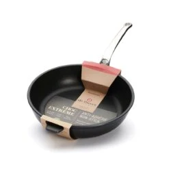 De Buyer Choc Extreme Nonstick Sauteuse -Deuteres Shop 8304 28 packshot P1 1280x1280