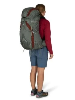 Osprey Eja 58 -Deuteres Shop Eja 58L S22 OnBody2 CloudGrey 1280x1280